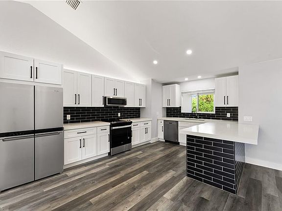 4th image of 1920 Desoto BLVD S