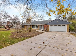 2022 Hawthorne Dr, Rockford, IL 61107