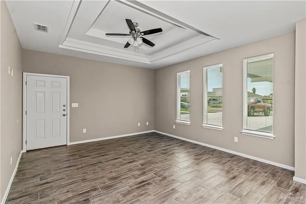 3 bed, 2.0 bath, 1000 sqft, $1,200 — Photo 3