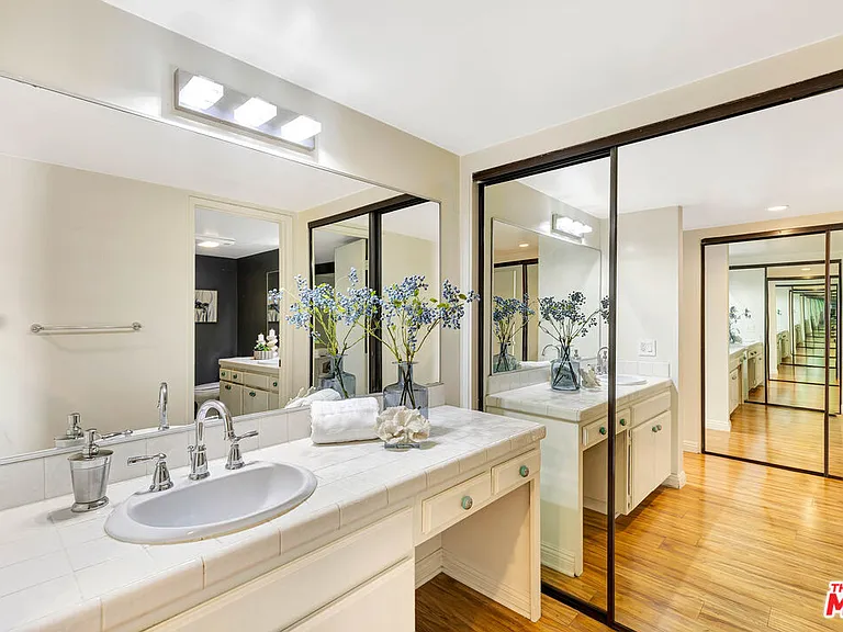 1900 Vine St #103 — Photo 22