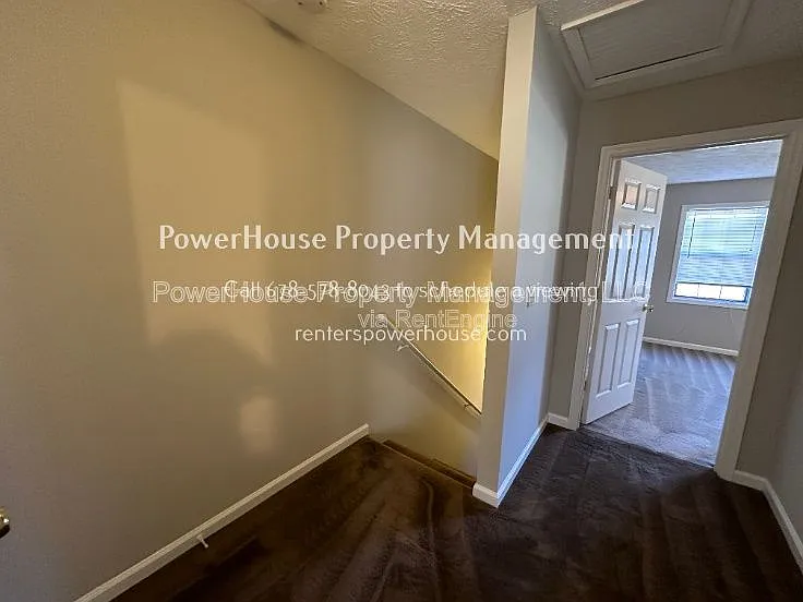 502 Oakwood Ct — Photo 4