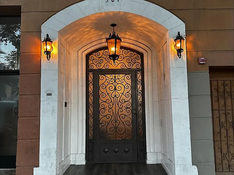 301 S. Kenmore — Photo 6