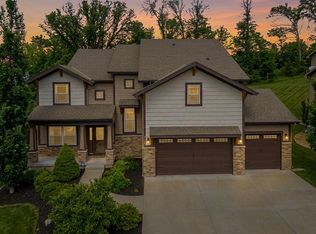 9726 Apple Blossom Ln, Parkville, MO 64152