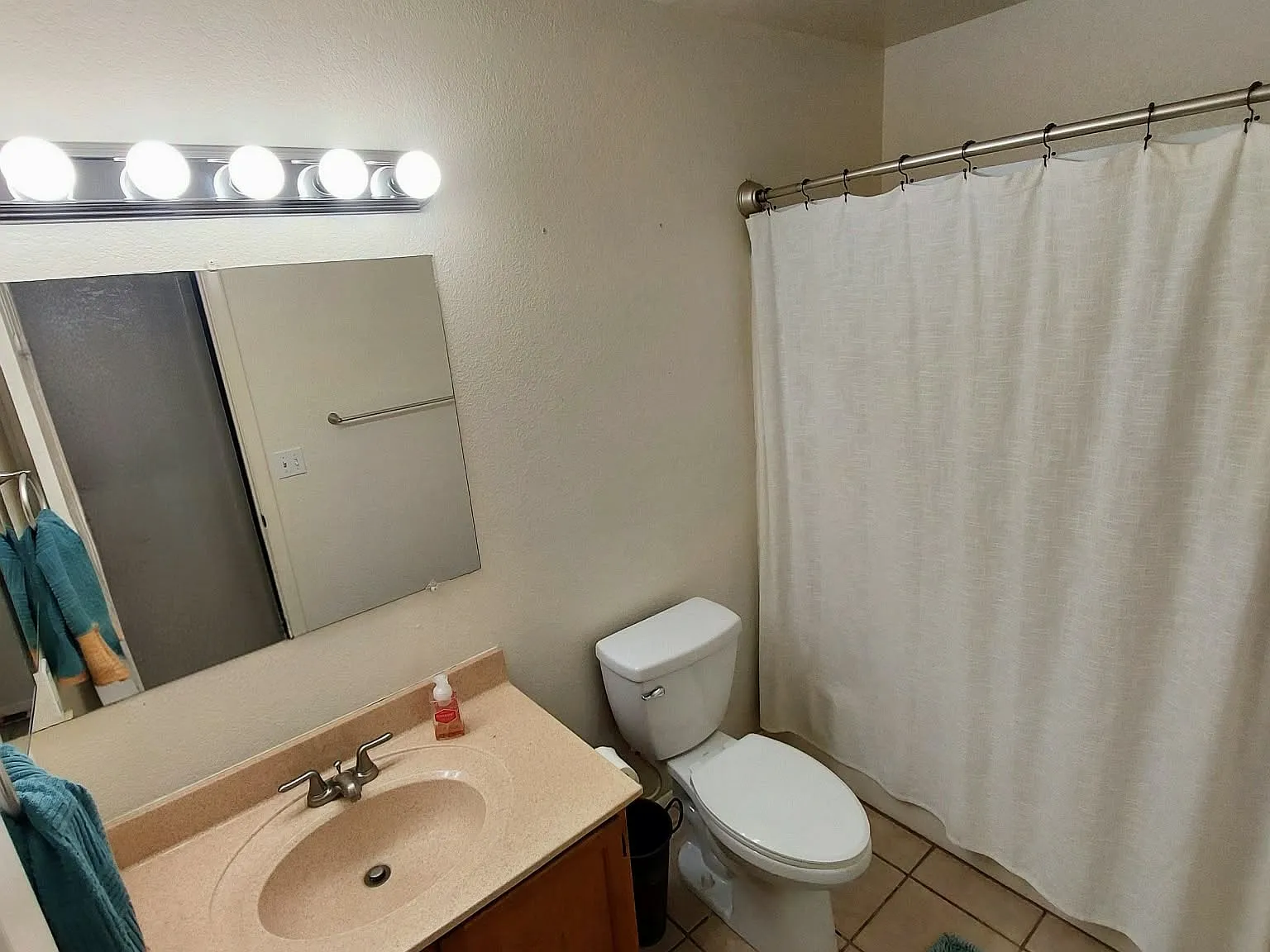 2 bed, 1008 sqft, $875 — Photo 2