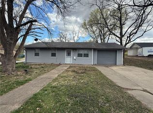 708 E 3rd St, Maryville, MO 64468