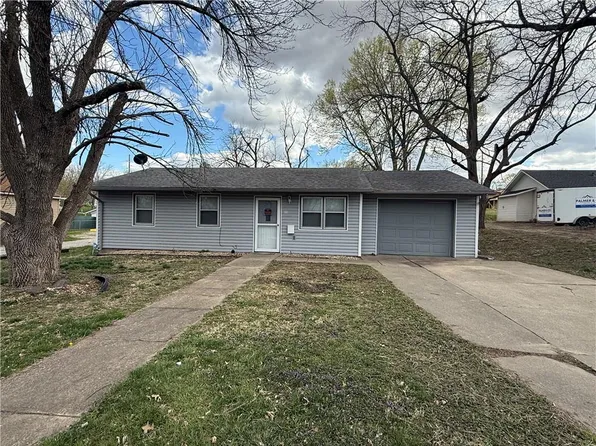708 E 3rd St, Maryville, MO 64468