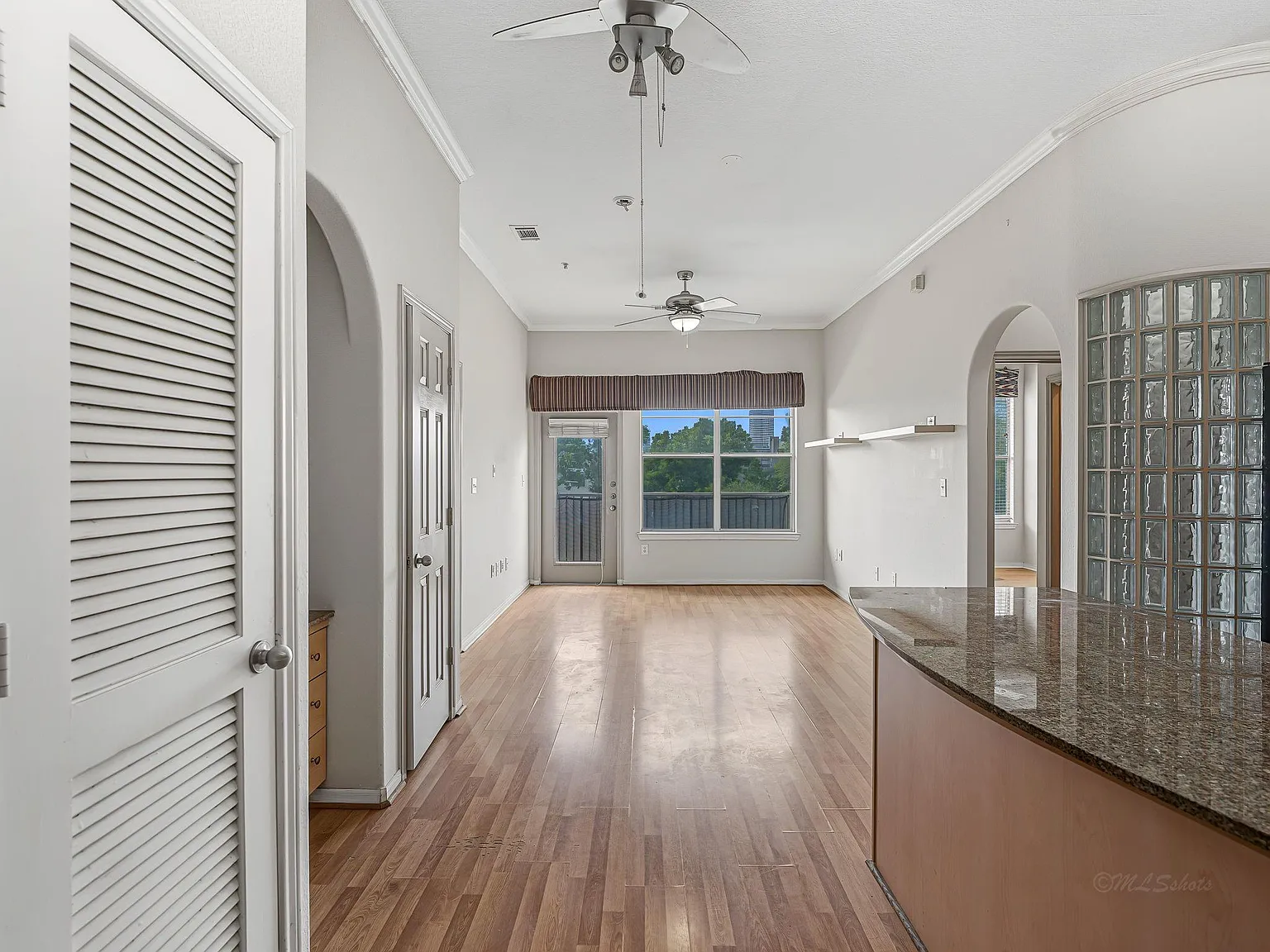 2 bed, 2.0 bath, 1002 sqft, $1,700 — Photo 2