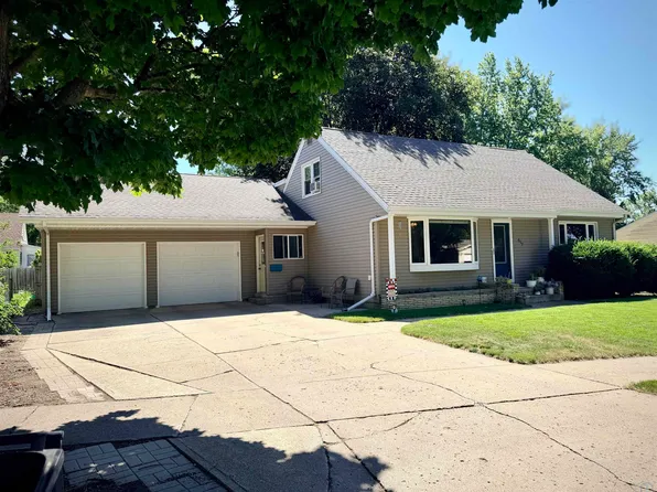 817 Highview Dr, Storm Lake, IA 50588