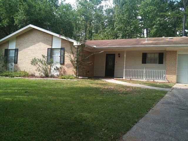 1st image of 5 Red Oak Ln