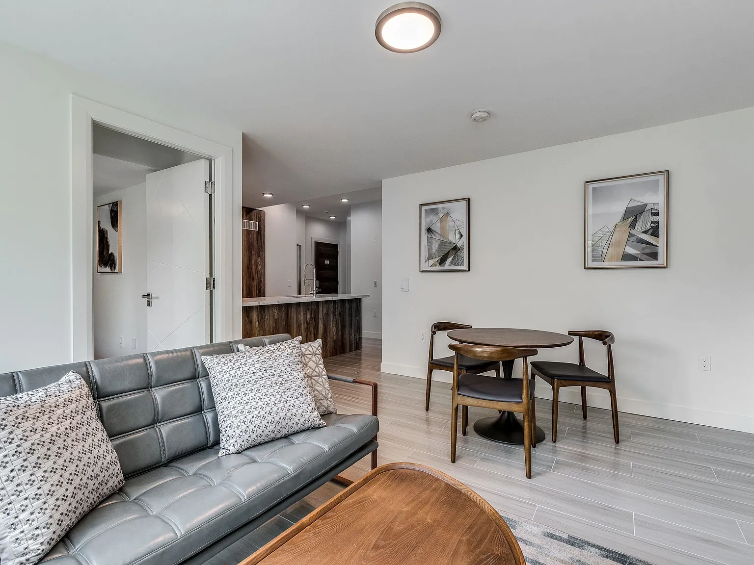 2 bed, 705 sqft, $3,850 — Photo 1