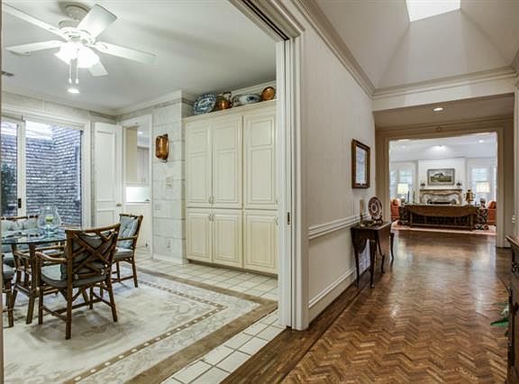 4th image of 16 Stonecourt Cir