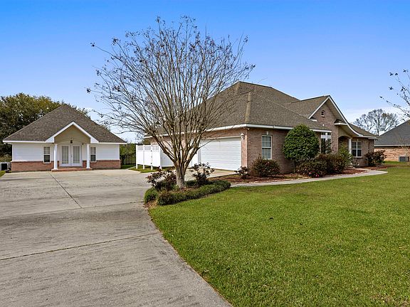 4th image of 143 N Hill Dr