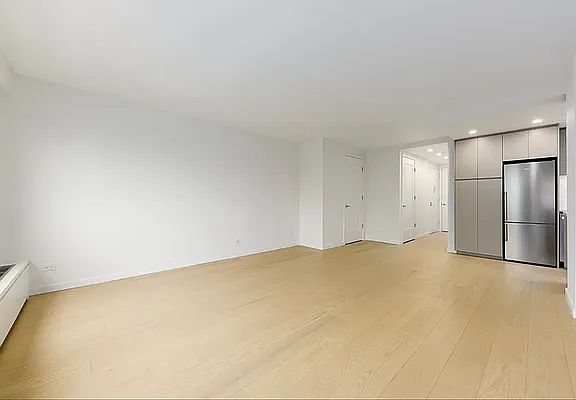 4th image of 561 Amsterdam Ave #3G