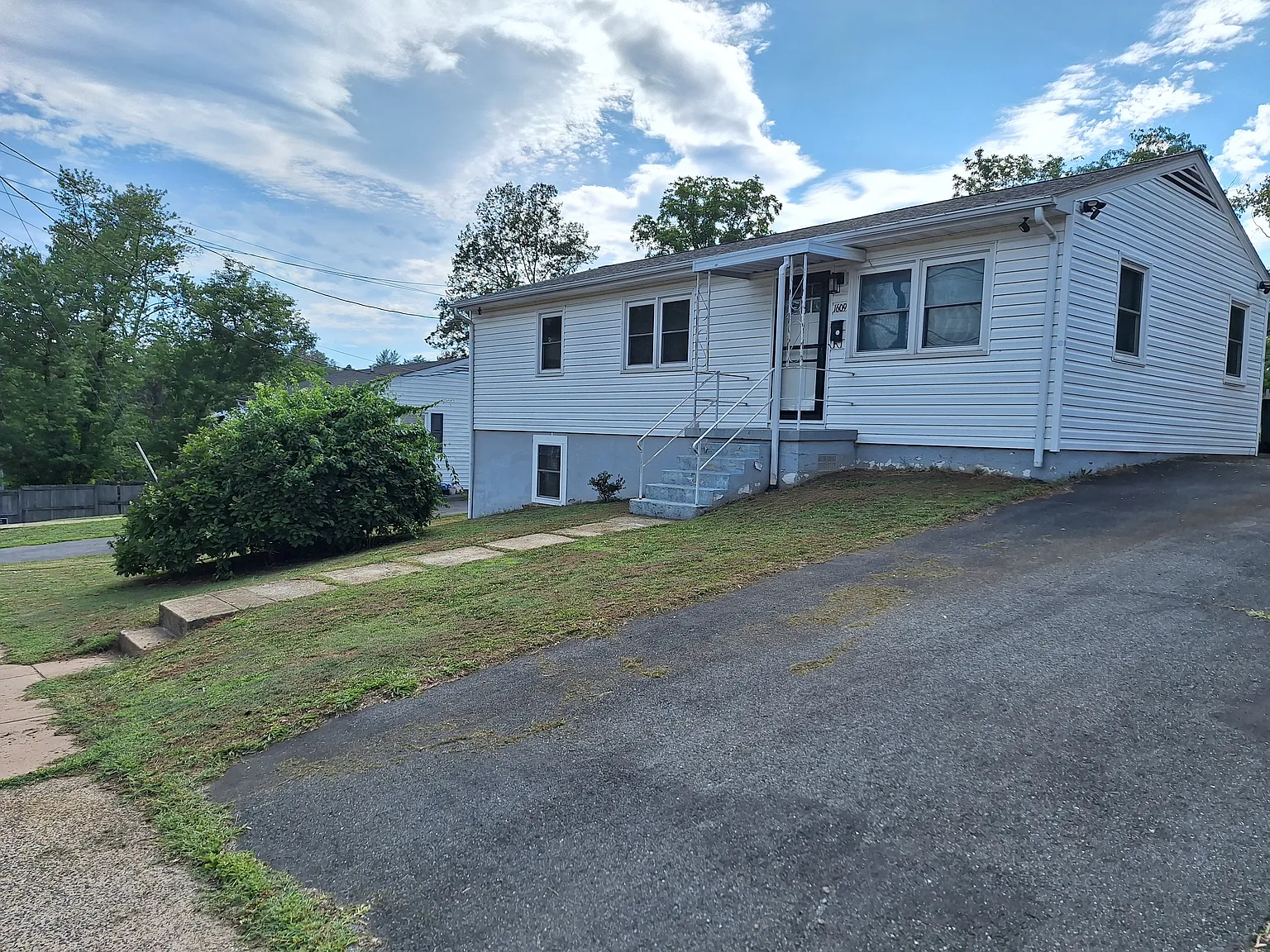 3 bed, 1008 sqft, $2,600 — Photo 1