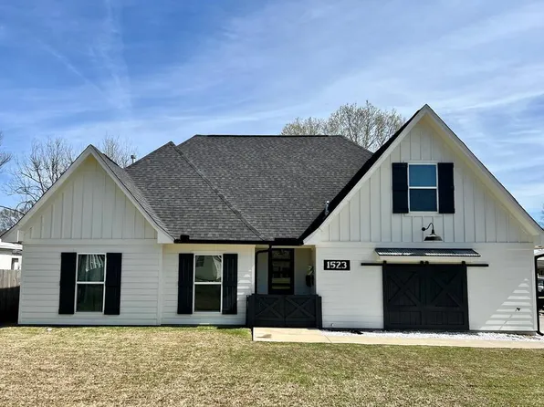1523 Llano St, Port Neches, TX 77651