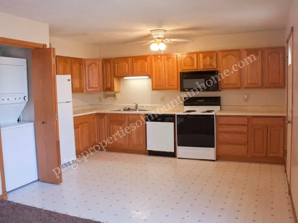 Paige Apartments, 101 W 10th St APT 8, Mountain Home, AR 72653