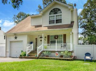 26 Mill St, Patchogue, NY 11772