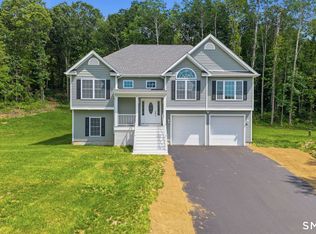 160 Browning Rd, Jewett City, CT 06351