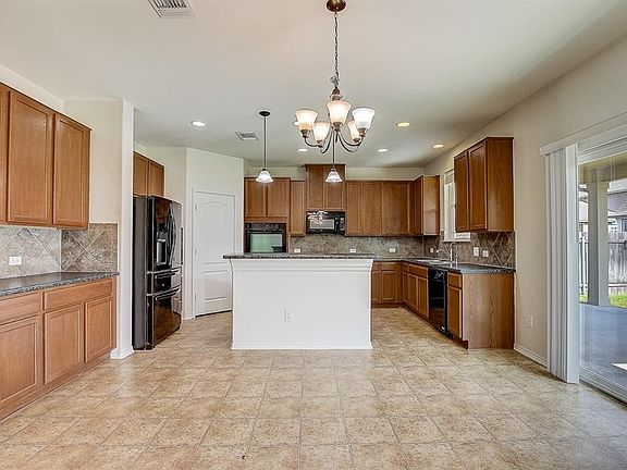 3rd image of 5912 Sardinia Dr