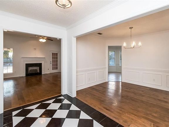 Single story home with a front yard