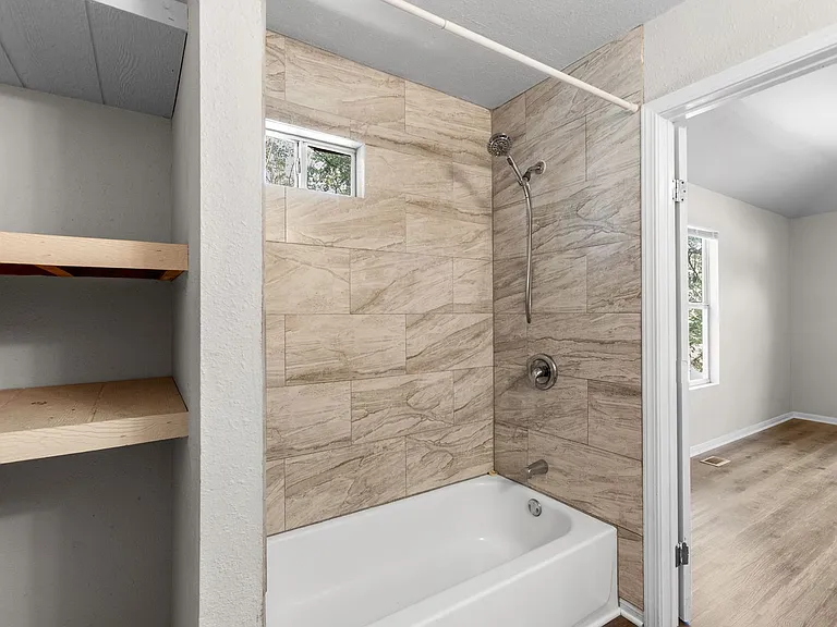 1628 Gordon St — Photo 12