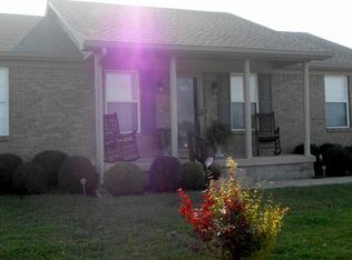 122 Crystal Springs Dr, Bardstown, KY 40004