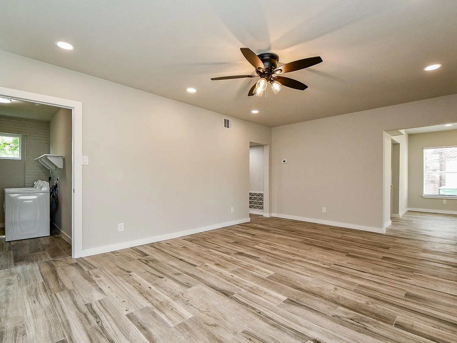 2 bed, 1.0 bath, 2762 sqft, $1,700 — Photo 3