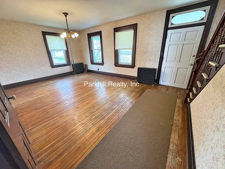 154 S Broadway — Photo 7