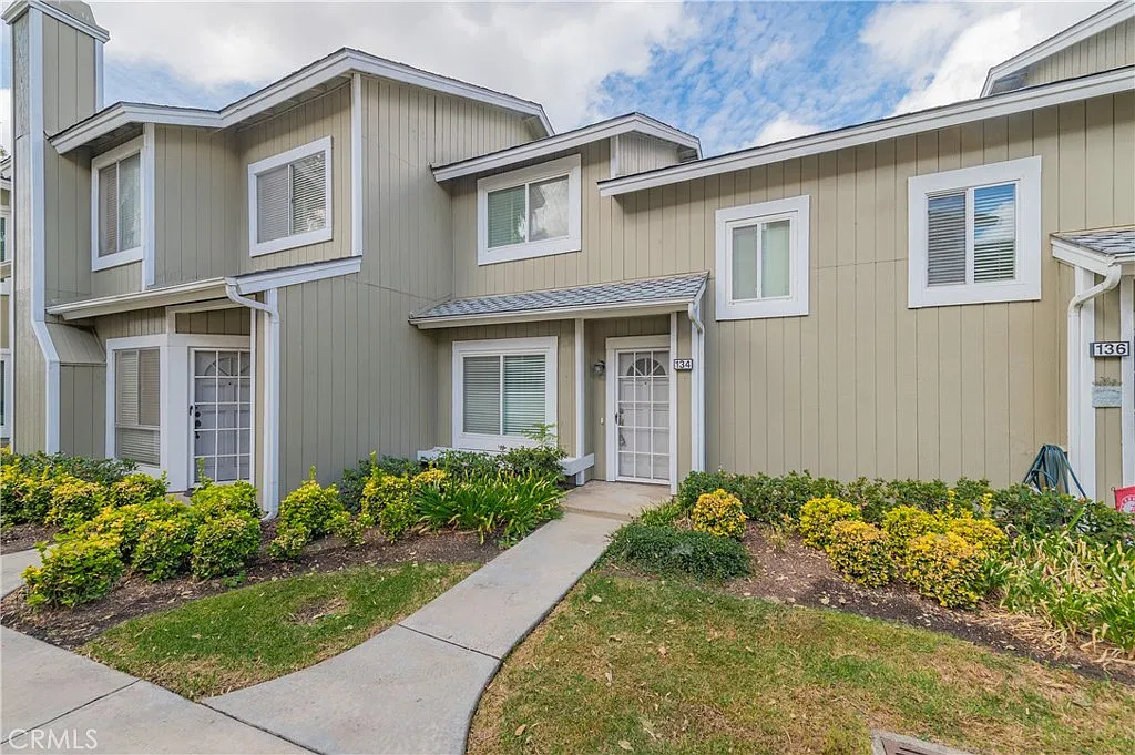 2 bed, 2.5 bath, 1112 sqft, $3,350 — Photo 1