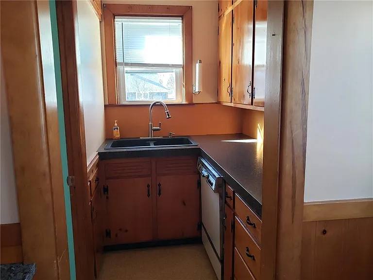 40 E Barrows St #2 — Photo 1