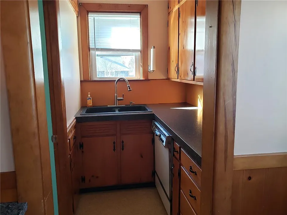 40 E Barrows St #2