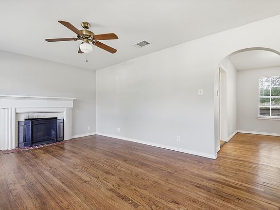 2nd image of 814 Anderson St