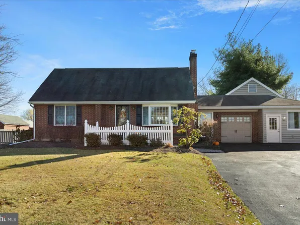 2796 N Charlotte St, Gilbertsville, PA 19525