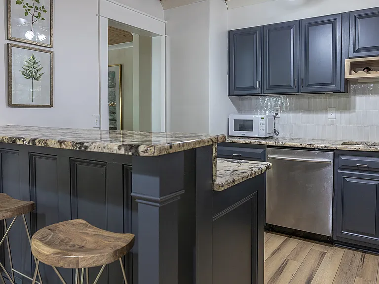 6617 Lynndale Dr — Photo 15