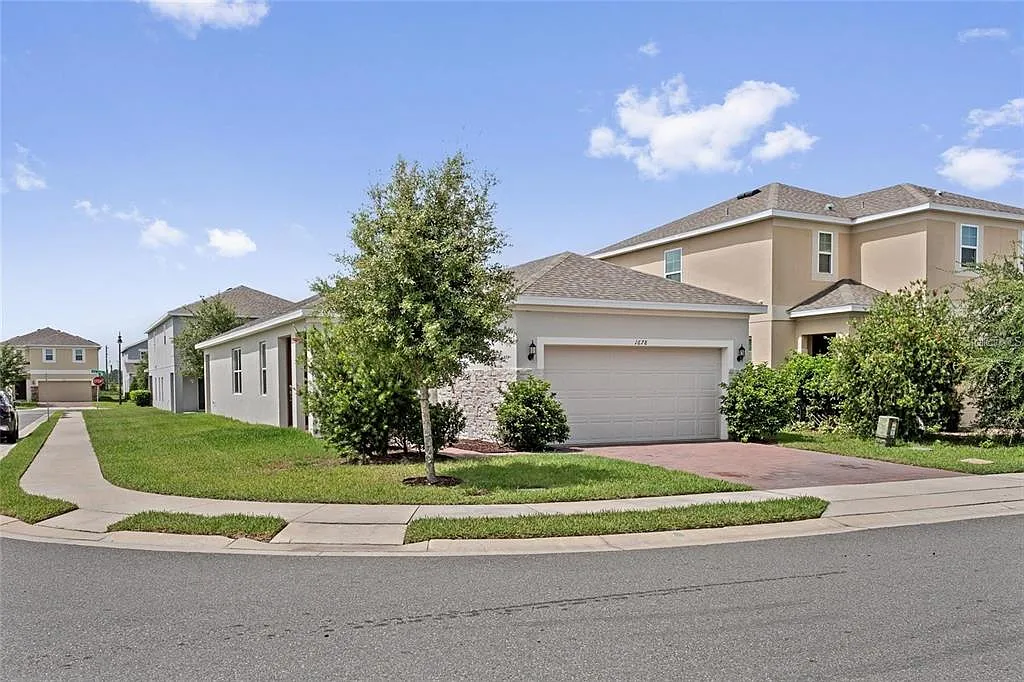4 bed, 2.0 bath, 1495 sqft, $2,395 — Photo 2