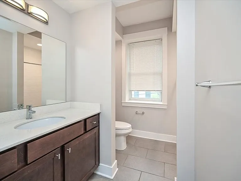 515 E 12th St #4 — Photo 7