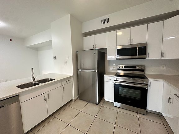 5th image of 7290 NW 114th Ave APT 202