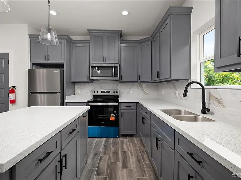 2020 Cedar Ave #B — Photo 6