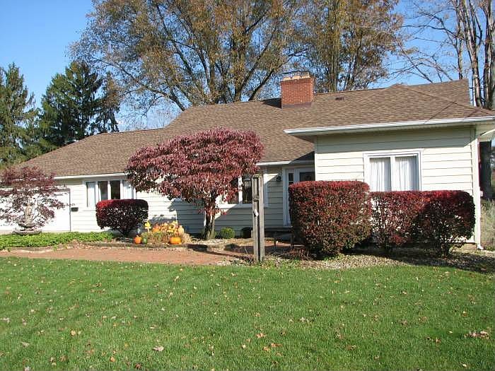 Spacious front yard