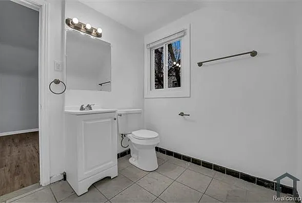 17212 Sunderland Rd — Photo 9