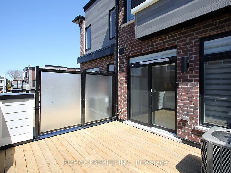 73 Akil Thomas Gdns — Photo 3
