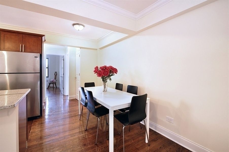 2nd image of 4523 Broadway APT 6G