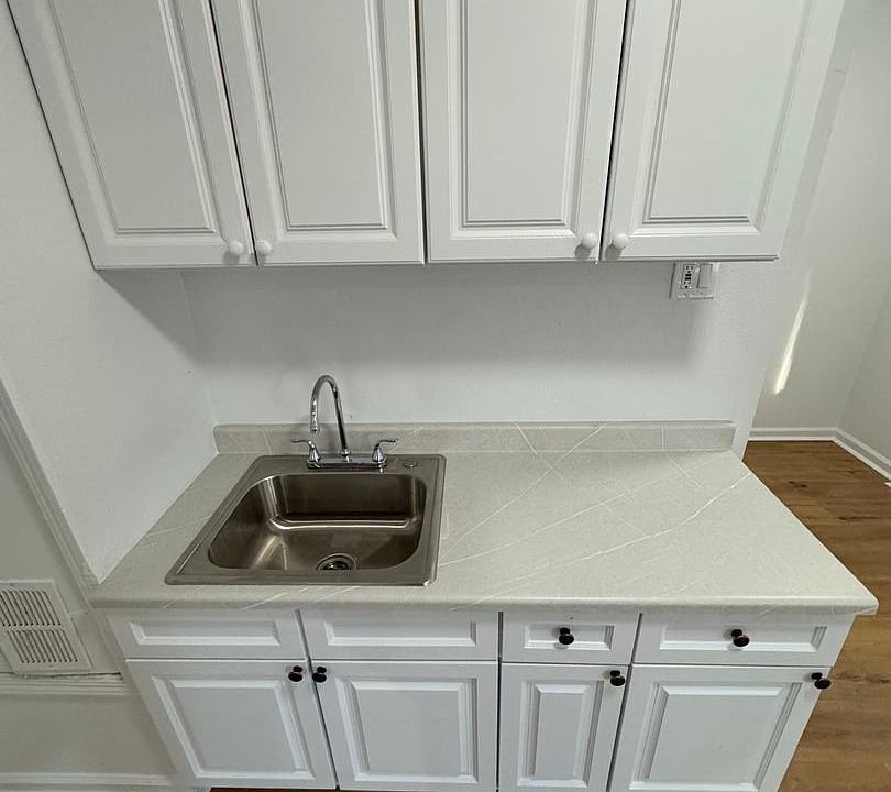 1st image of 221 S Avenue 19