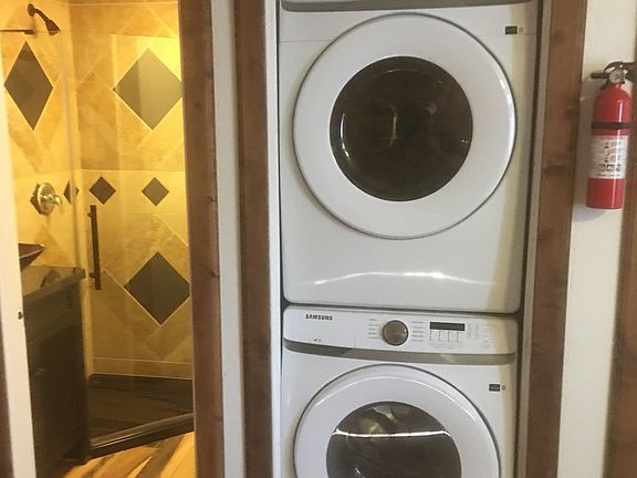 5th image of 112 Davis Ct