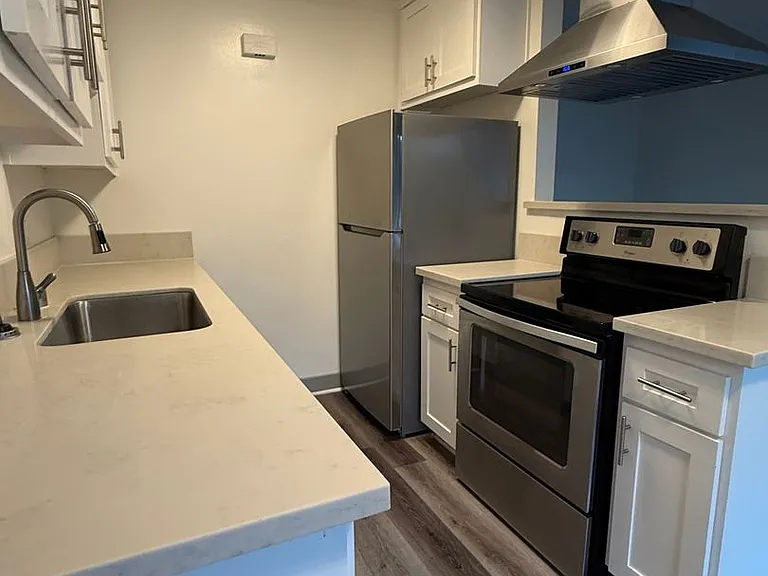 766 Loma Ave — Photo 1