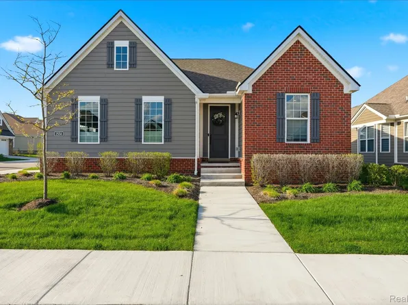 2556 Rosemond Ln, Rochester, MI 48309