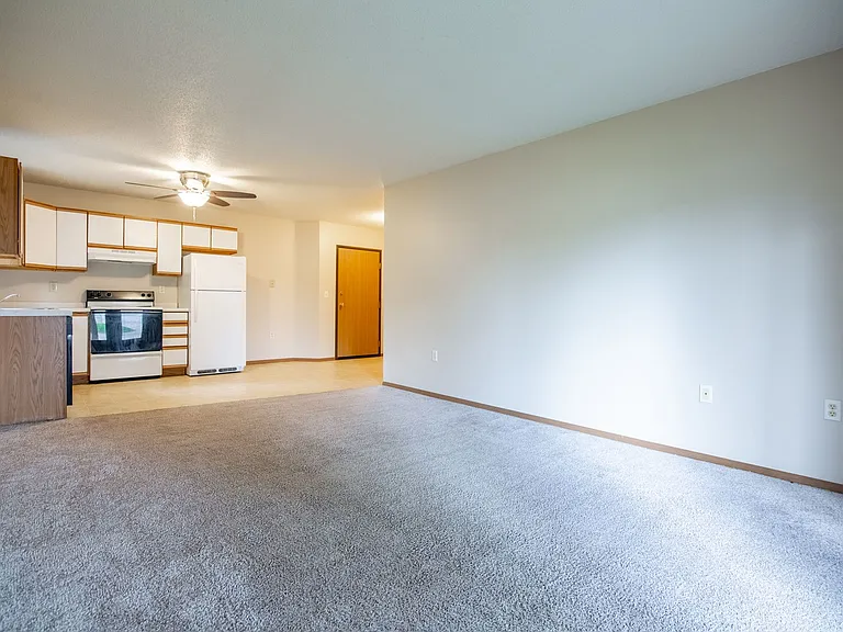 Turnpike Apartments — Photo 4