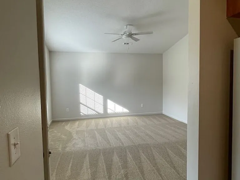 702 Patriot Ln — Photo 3