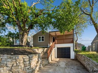 8336 Park Dr, Ralston, NE 68127