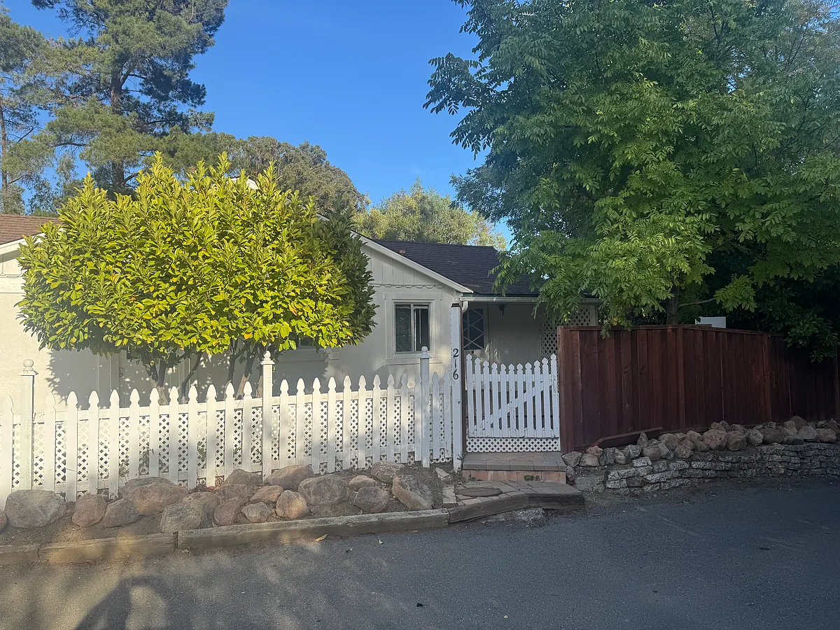 Building Photo - 216 Wootten Dr